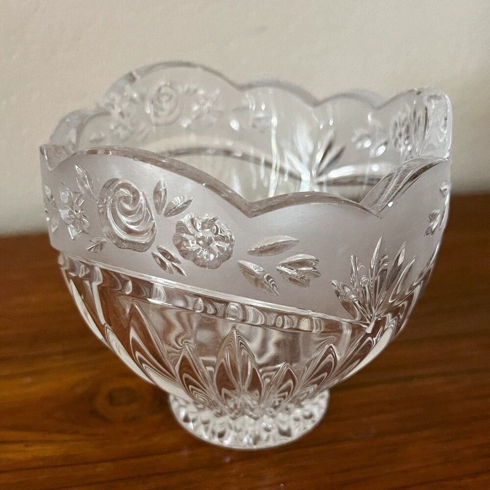 ONEIDA SOUTHERN GARDEN Lead Crystal Footed Bowl